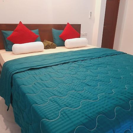 New Sea Lion Guest House Hikkaduwa Esterno foto