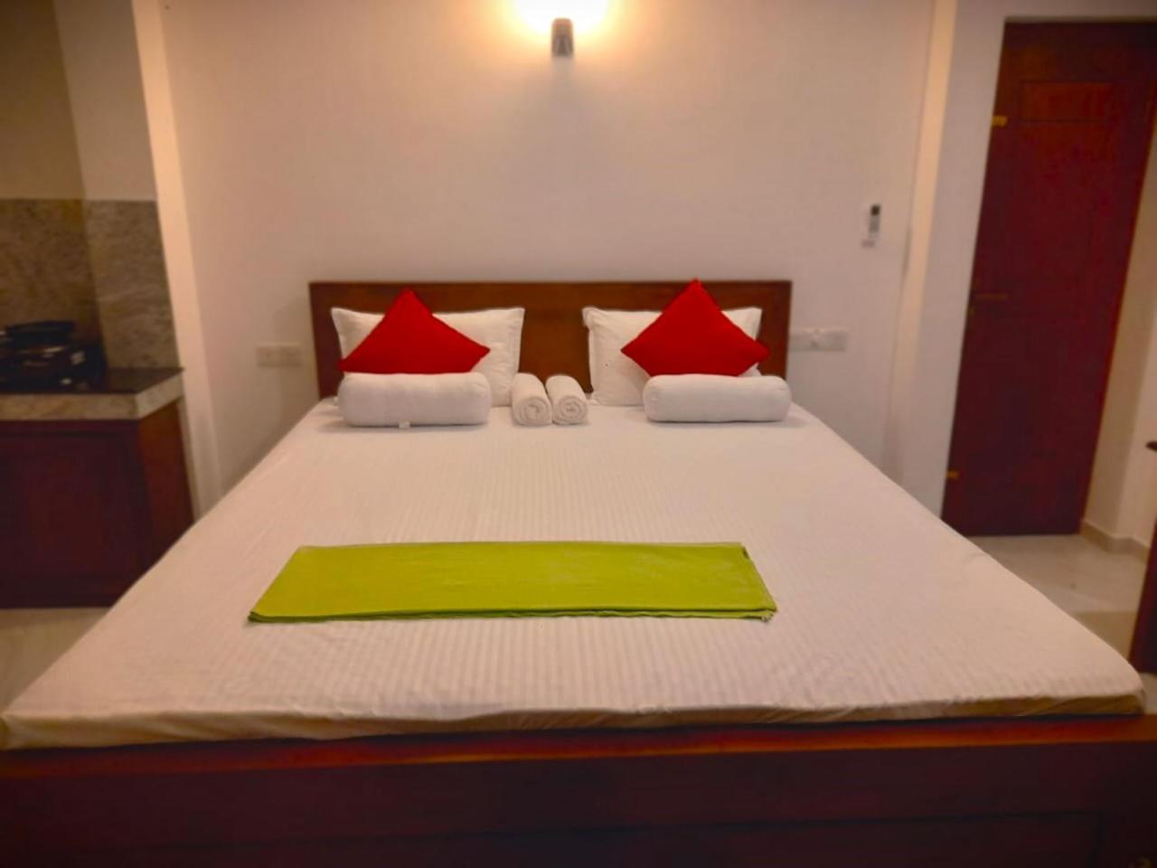 New Sea Lion Guest House Hikkaduwa Esterno foto
