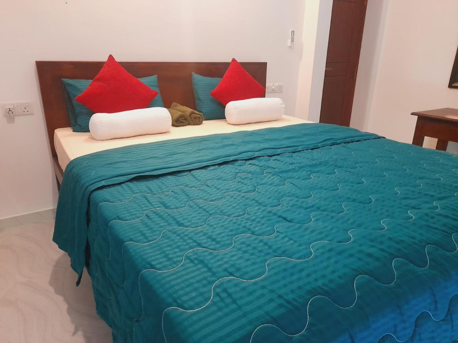 New Sea Lion Guest House Hikkaduwa Esterno foto