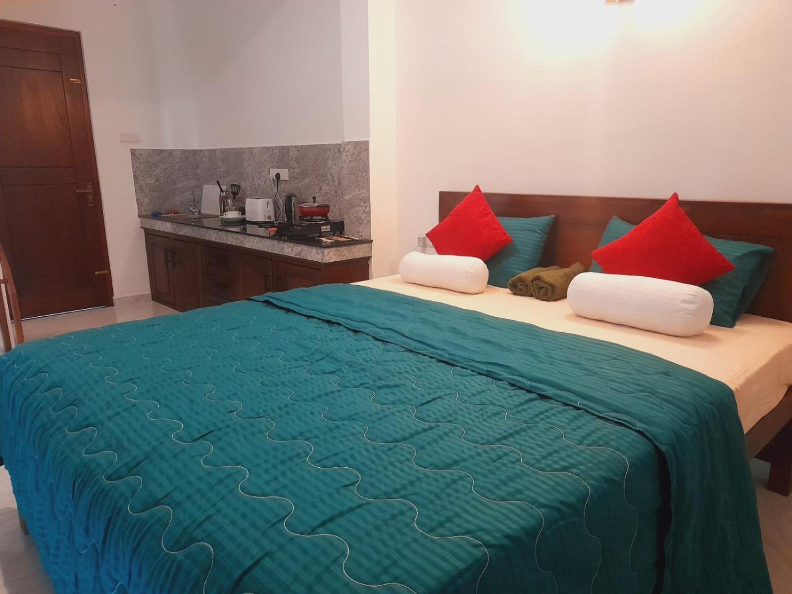 New Sea Lion Guest House Hikkaduwa Esterno foto