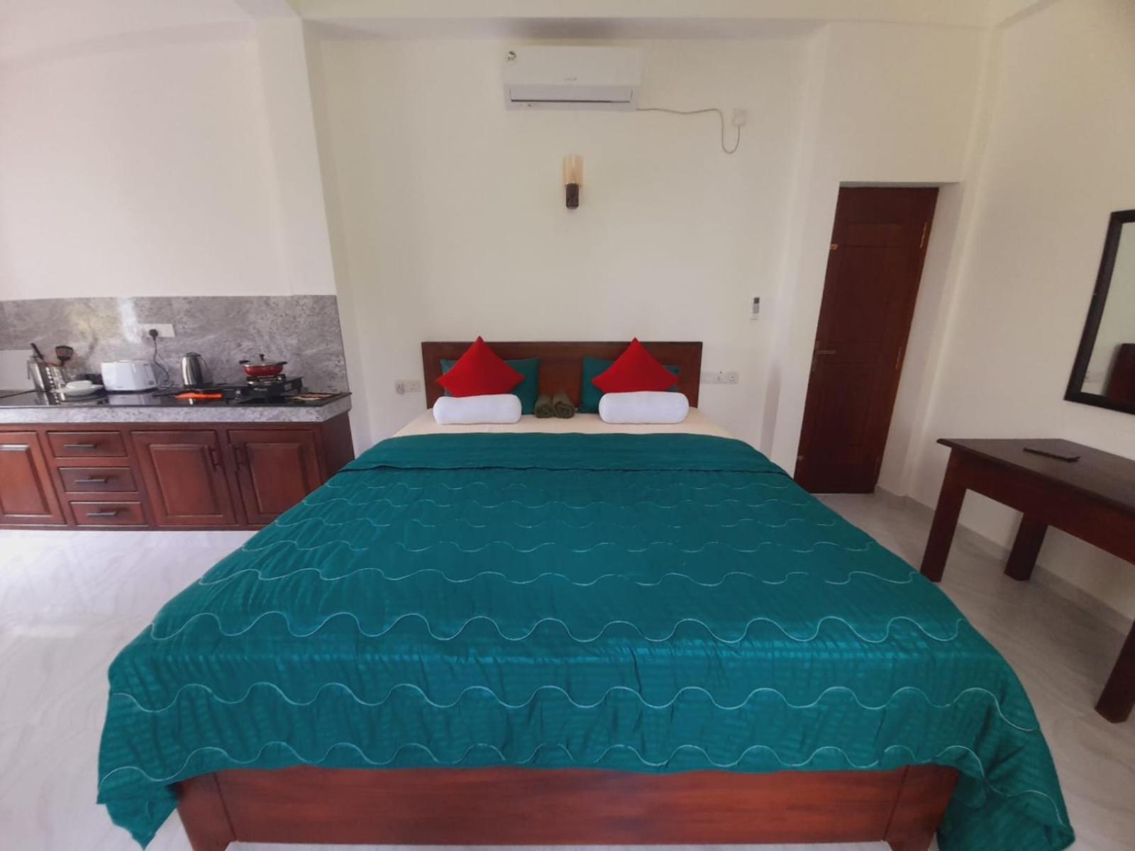 New Sea Lion Guest House Hikkaduwa Esterno foto