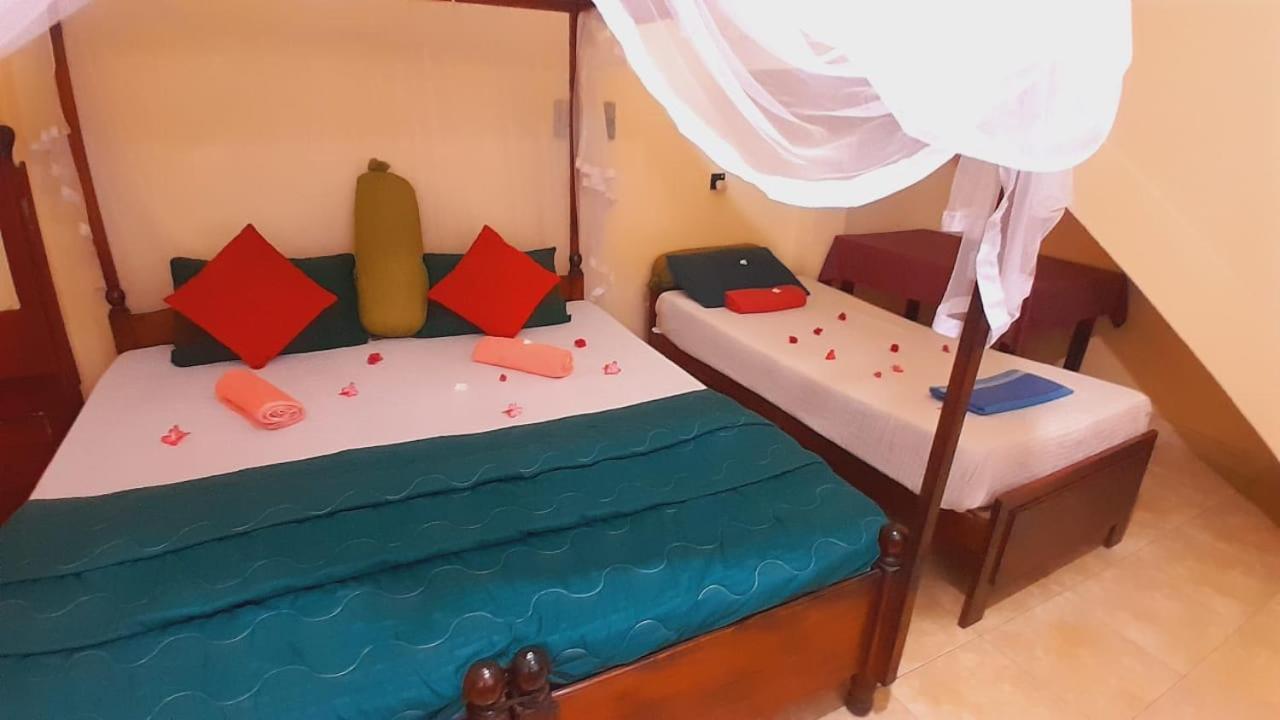 New Sea Lion Guest House Hikkaduwa Esterno foto