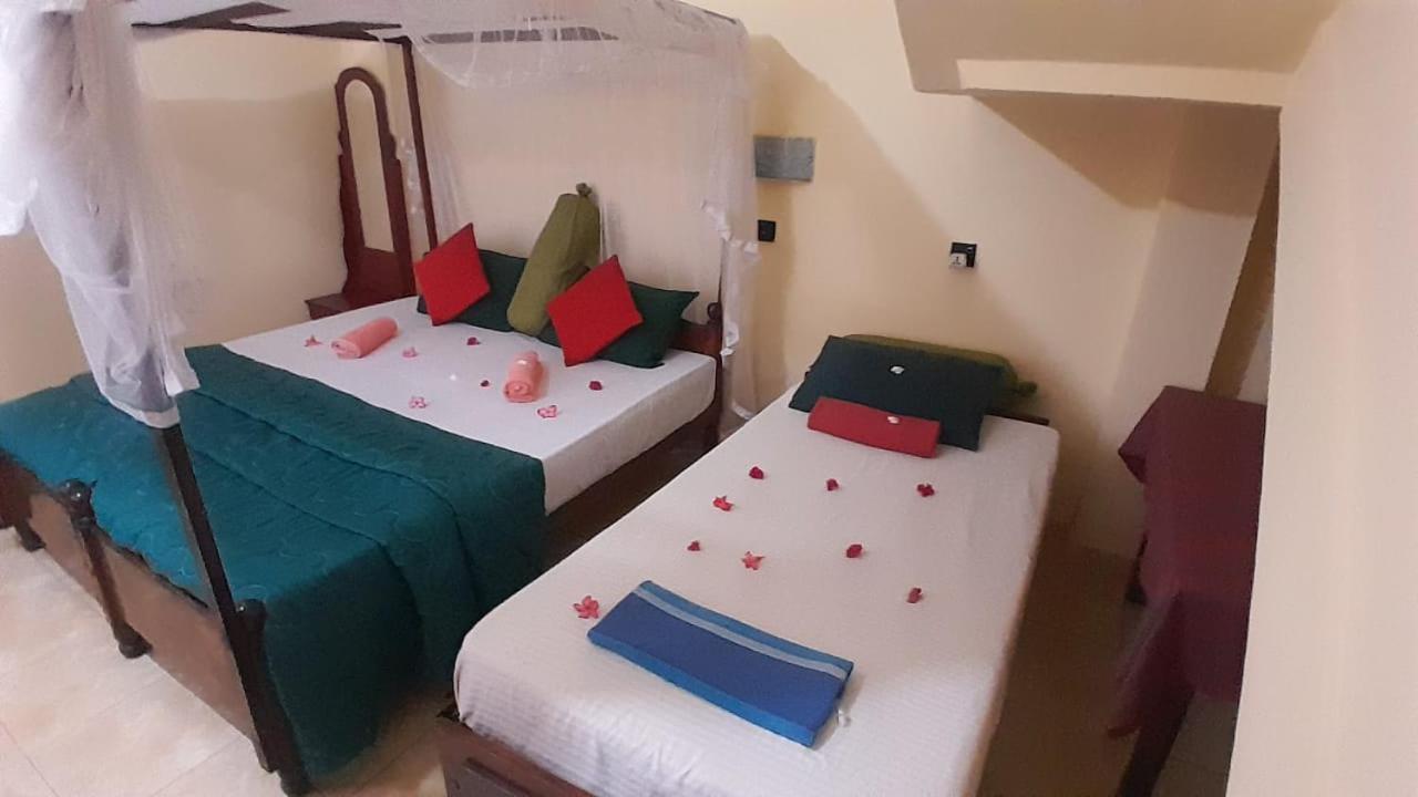 New Sea Lion Guest House Hikkaduwa Esterno foto