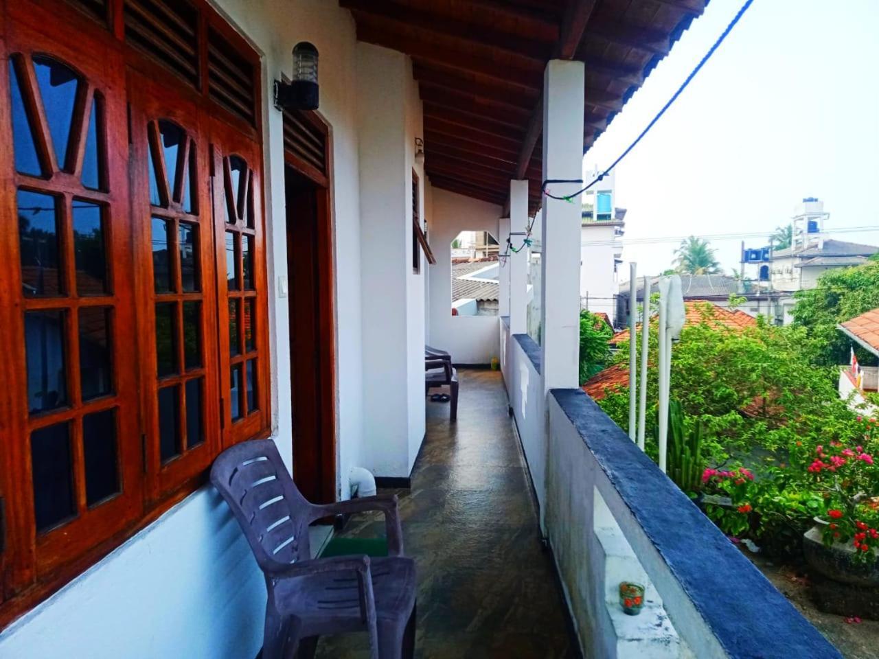 New Sea Lion Guest House Hikkaduwa Esterno foto